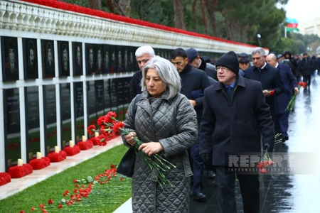 Dövlət və hökumət rəsmiləri Şəhidlər xiyabanını ziyarət ediblər (FOTO/YENİLƏNİB)