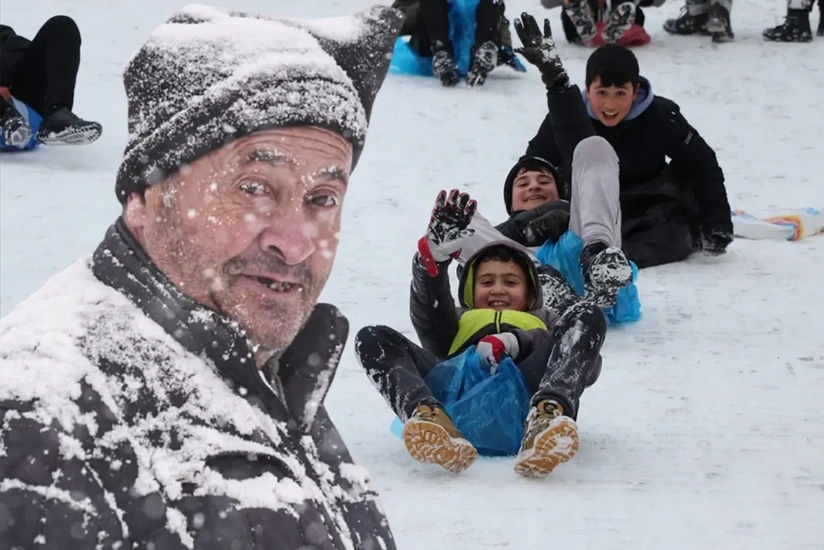 Türkiyənin 48 vilayətində güclü qar səbəbindən məktəblərdə tətil elan edildi