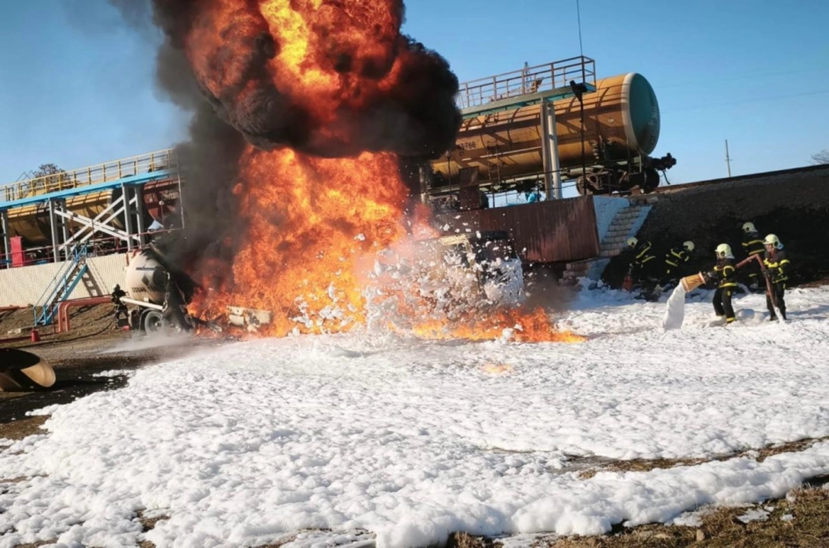 Qazaxda yanacaq daşıyan avtomobildə yanğın: Ölən var (YENİLƏNİB/FOTO/VİDEO)