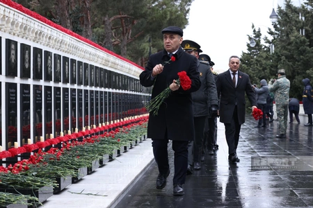 Dövlət və hökumət rəsmiləri Şəhidlər xiyabanını ziyarət ediblər (FOTO/YENİLƏNİB)