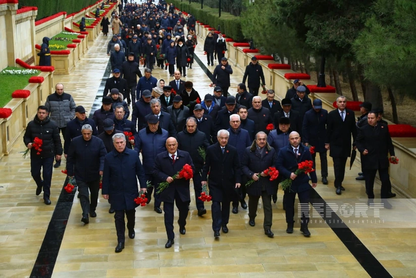 Dövlət və hökumət rəsmiləri Şəhidlər xiyabanını ziyarət ediblər (FOTO/YENİLƏNİB)