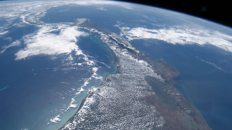 Sakit okean bir nöqtədə Atlantikdən daha yüksəkdir: Bu necə mümkündür?