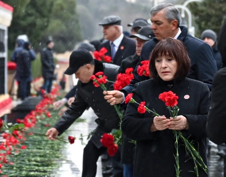 Dövlət və hökumət rəsmiləri Şəhidlər xiyabanını ziyarət ediblər (FOTO/YENİLƏNİB)