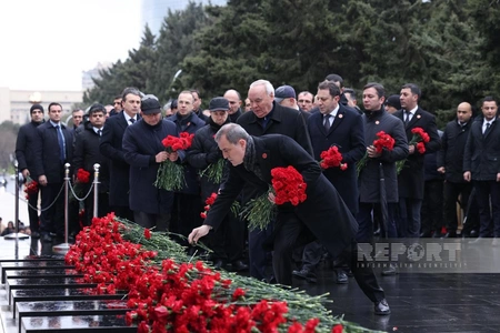 Dövlət və hökumət rəsmiləri Şəhidlər xiyabanını ziyarət ediblər (FOTO/YENİLƏNİB)