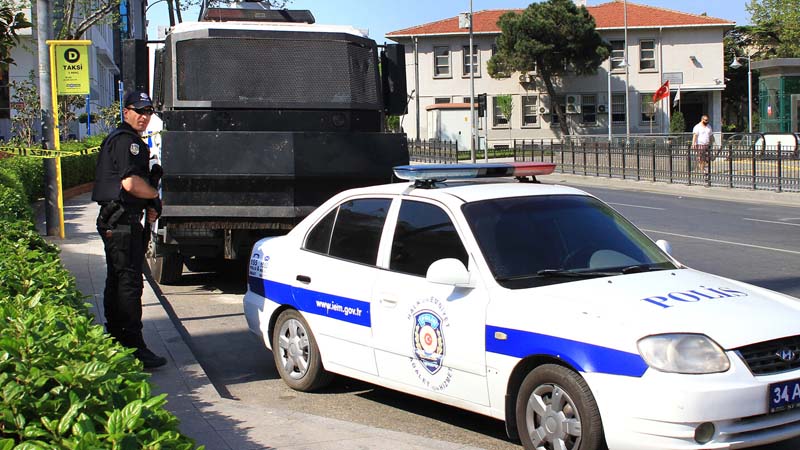 İstanbulda prokuror hakim olan keçmiş həyat yoldaşını məhkəmə zamanı güllələdi