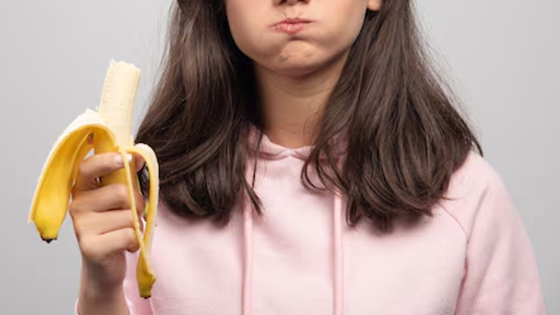 Bakıda satıcı qıza banan alan şəxs həbs olundu