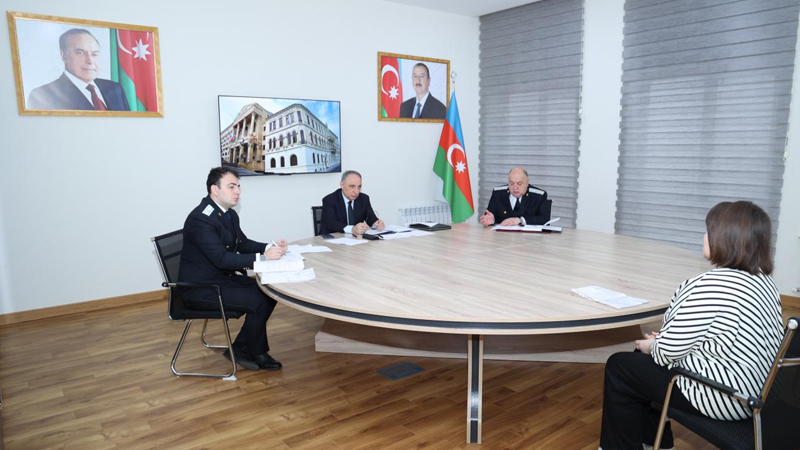 Baş prokuror Pirallahıda vətəndaşları qəbul etdi (FOTO)