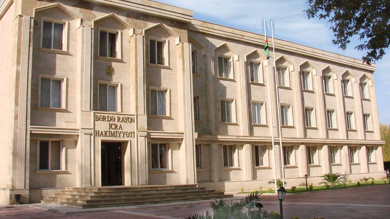 Bərdə RİH dövlət qurumlarına bir milyonluq gül satan şirkətlə müqavilə imzaladı