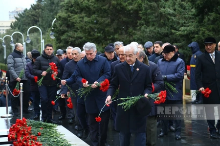 Dövlət və hökumət rəsmiləri Şəhidlər xiyabanını ziyarət ediblər (FOTO/YENİLƏNİB)