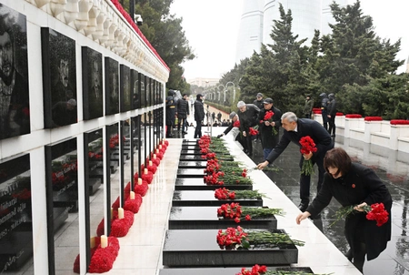 Dövlət və hökumət rəsmiləri Şəhidlər xiyabanını ziyarət ediblər (FOTO/YENİLƏNİB)