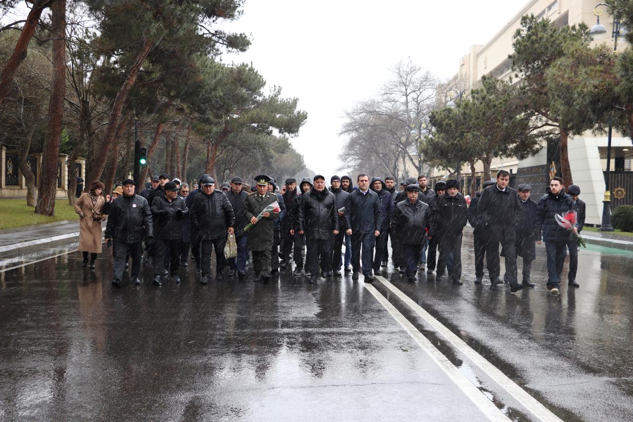 Vəhdət Partiyası 150 şəhidin şəkli ilə yürüşə çıxdı (FOTO)