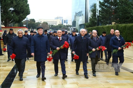 Dövlət və hökumət rəsmiləri Şəhidlər xiyabanını ziyarət ediblər (FOTO/YENİLƏNİB)
