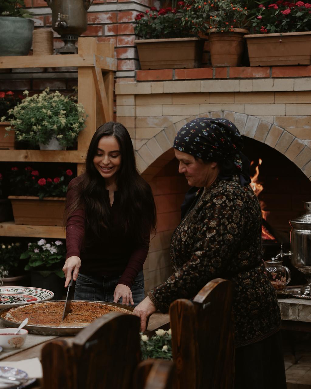 Leyla Əliyeva qızı ilə “Kənd həyatı”nın çəkilişində (VİDEO/ FOTO)