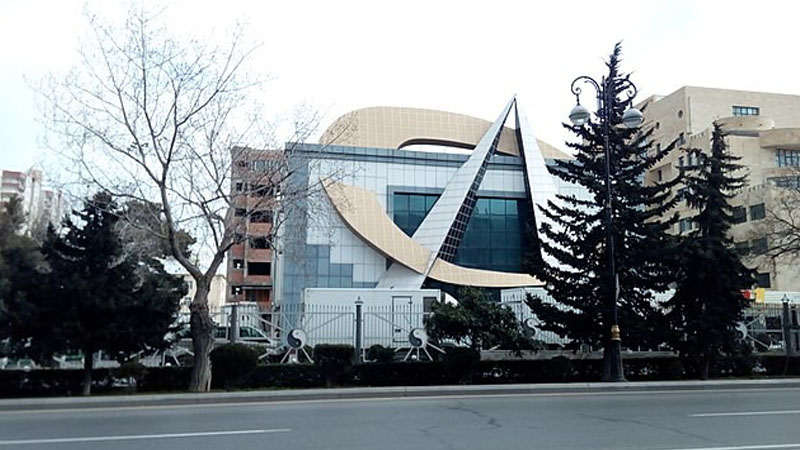 Tanınmış aparıcı 