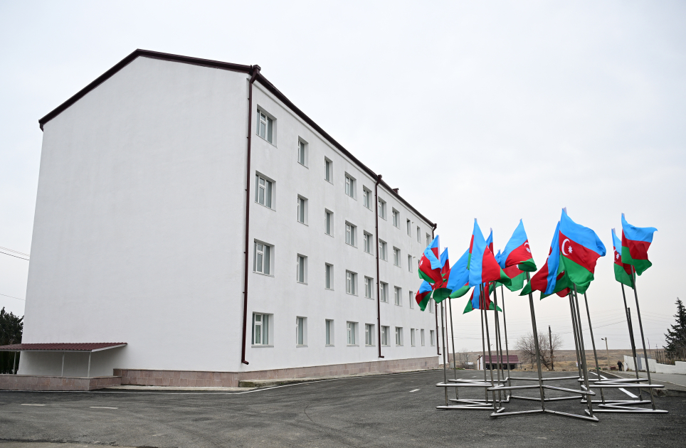 Prezident Ağdərədə sakinlərlə görüşdü, şəhərin Baş planı ilə tanış oldu (YENİLƏNİB)