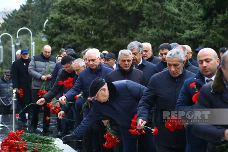 Dövlət və hökumət rəsmiləri Şəhidlər xiyabanını ziyarət ediblər (FOTO/YENİLƏNİB)
