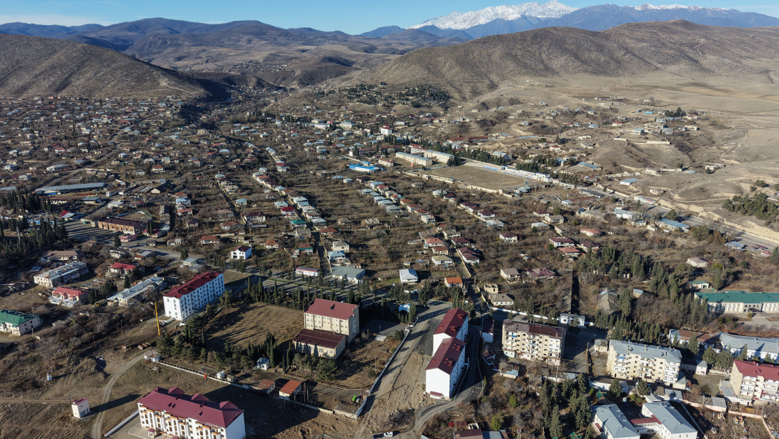 Prezident Ağdərədə sakinlərlə görüşdü, şəhərin Baş planı ilə tanış oldu (YENİLƏNİB)