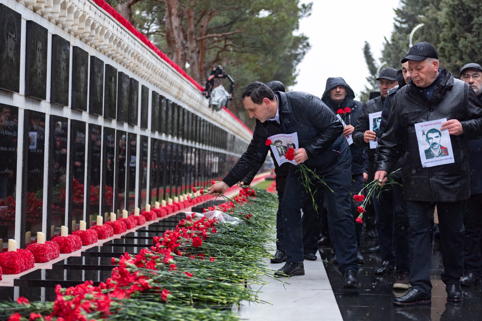 Vəhdət Partiyası 150 şəhidin şəkli ilə yürüşə çıxdı (FOTO)