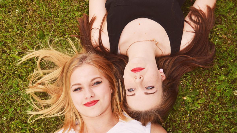 Vidalaşma vaxtı çatıb: Dostluğun bitdiyini göstərən 13 əlamət