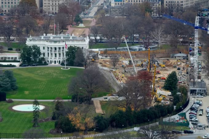 Tramp Ağ Evin yeni bal zalı üçün mərməri şəxsən seçir – Media