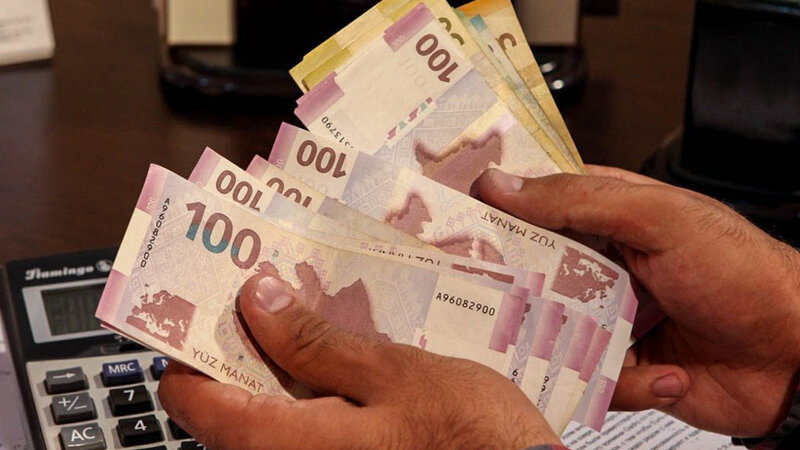 Dayısı oğlunun evindən 2000 manat oğurladı