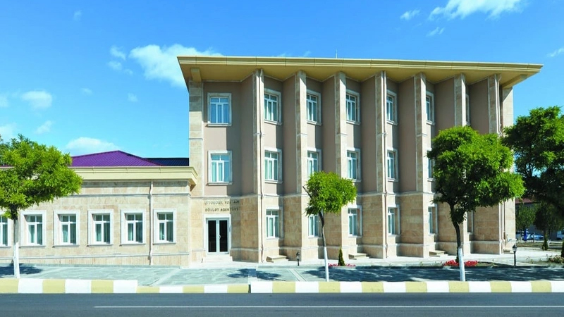 Naxçıvanda daha bir məmur işdən çıxarıldı