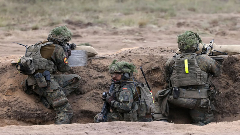 Almaniyanın artan hərbi gücü Fransada qorxu yaradır - Bloomberg