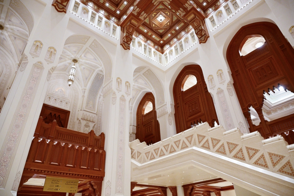 Leyla Əliyeva Maskatda Sultan Opera Evində oldu (FOTO)