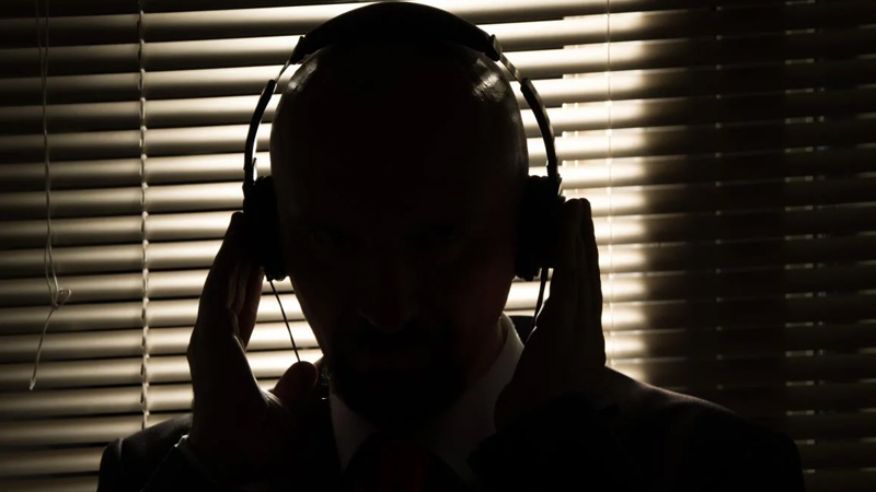 Kəşfiyyat orqanları cihazları necə dinləyir? - Keçmiş MKİ agenti açıqladı