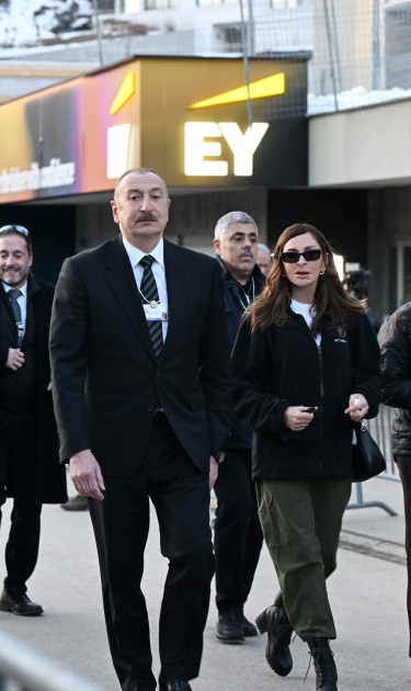 Prezident və ailə üzvləri panel iclasında (FOTOLAR)