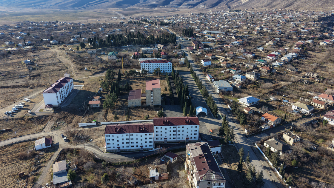 Prezident Ağdərədə sakinlərlə görüşdü, şəhərin Baş planı ilə tanış oldu (YENİLƏNİB)