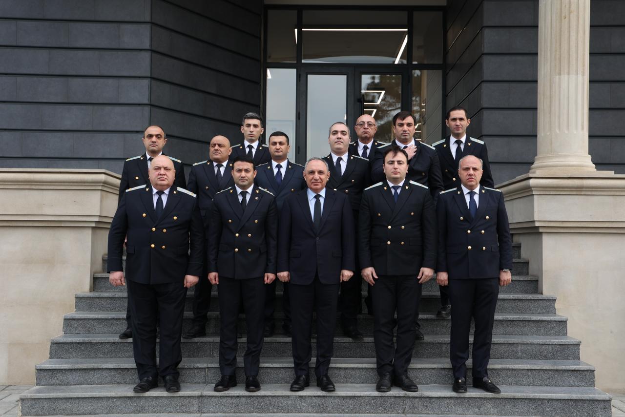 Baş prokuror Pirallahıda vətəndaşları qəbul etdi (FOTO)