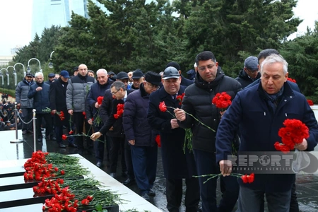 Dövlət və hökumət rəsmiləri Şəhidlər xiyabanını ziyarət ediblər (FOTO/YENİLƏNİB)
