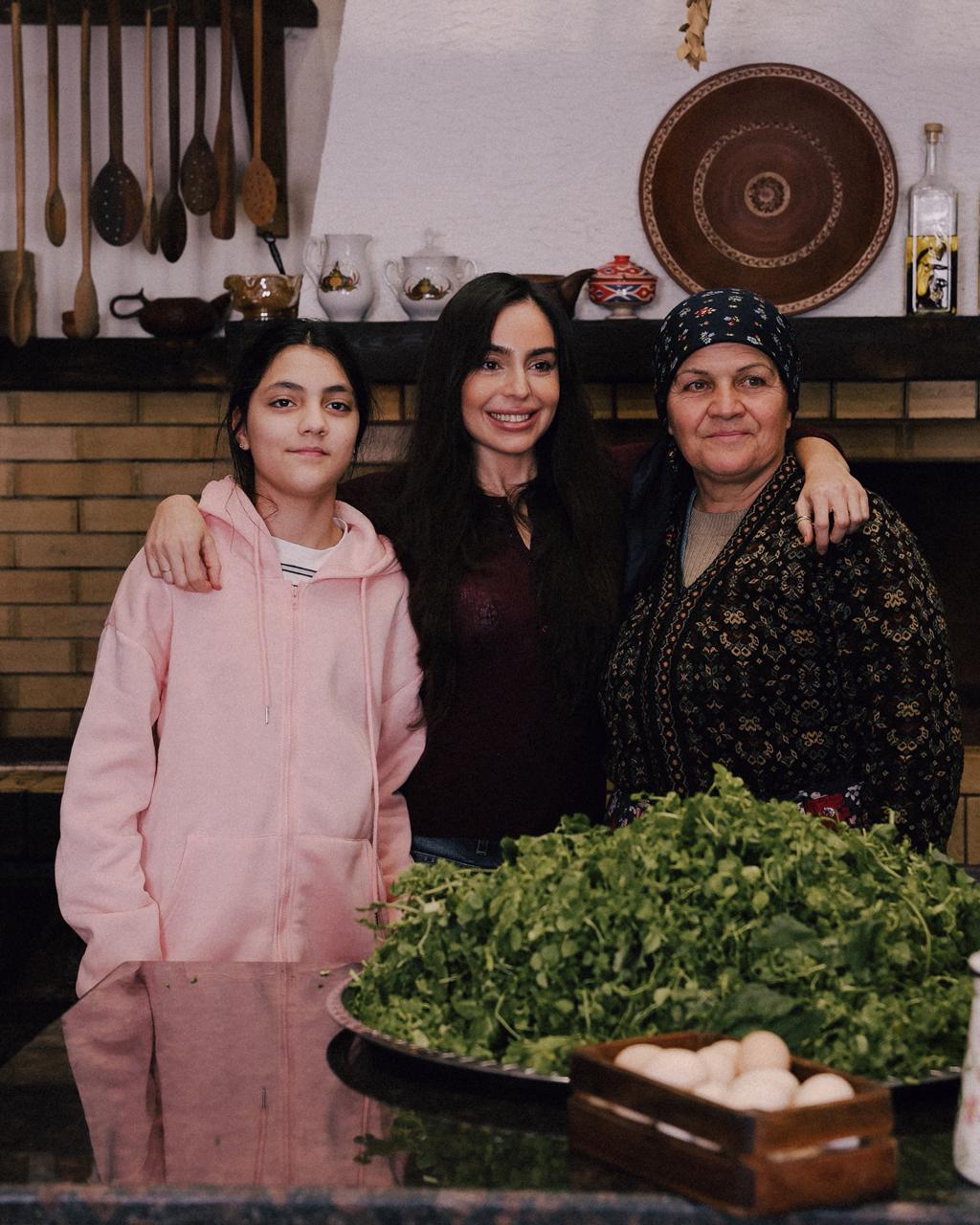 Leyla Əliyeva qızı ilə “Kənd həyatı”nın çəkilişində (VİDEO/ FOTO)