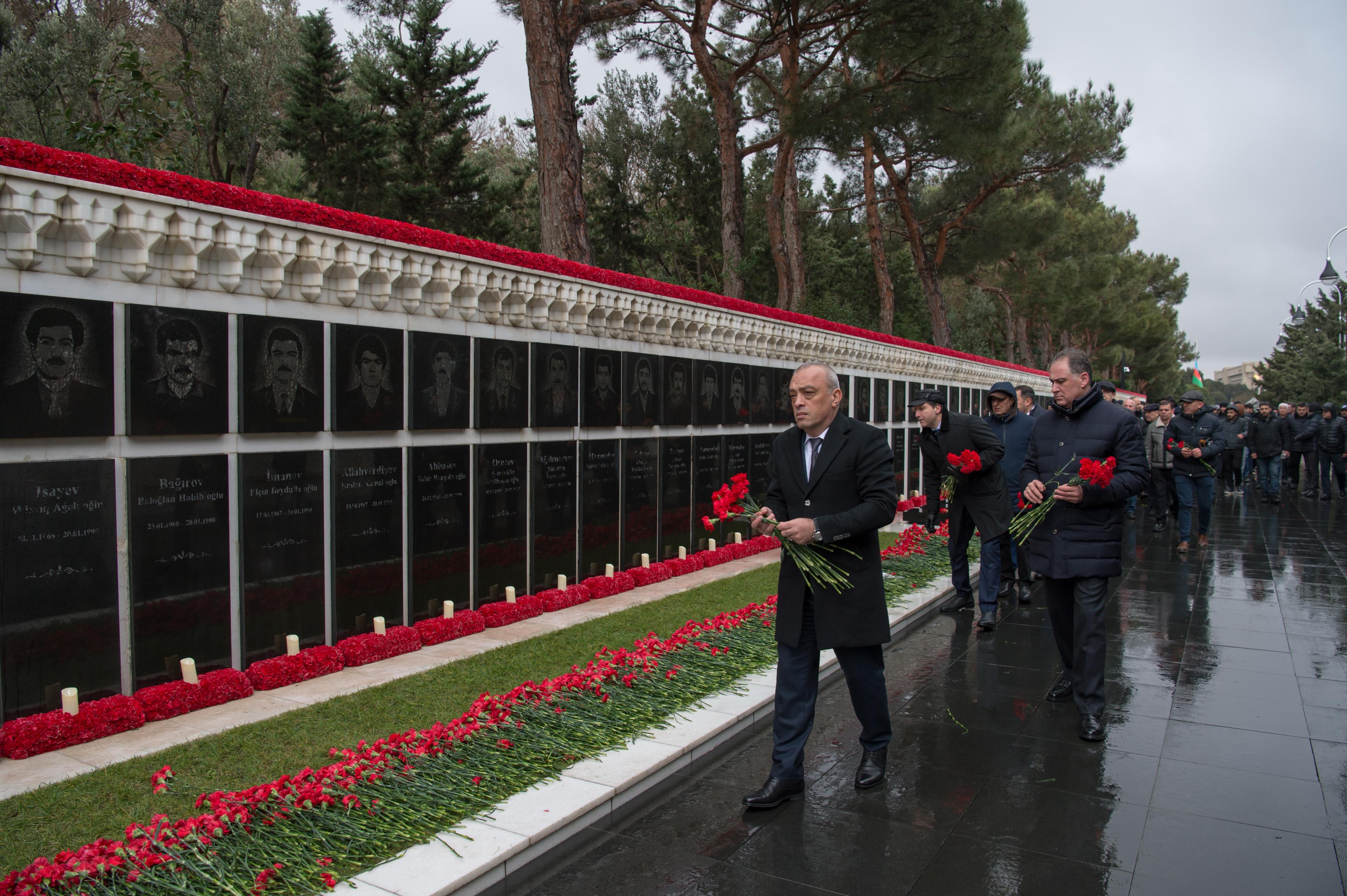 ADSEA kollektivi Şəhidlər xiyabanını ziyarət etdi (FOTO)