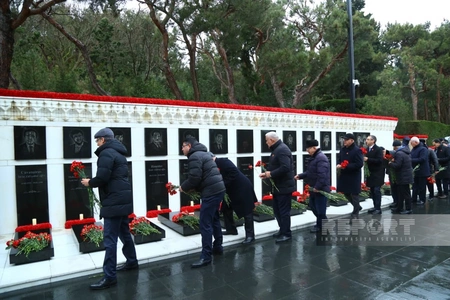 Dövlət və hökumət rəsmiləri Şəhidlər xiyabanını ziyarət ediblər (FOTO/YENİLƏNİB)