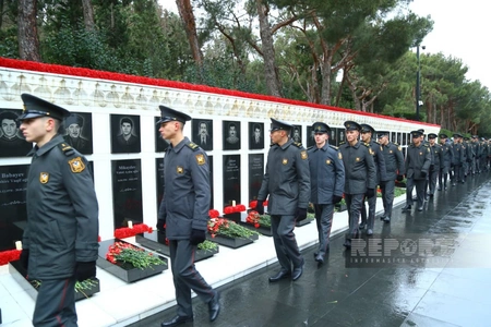 Dövlət və hökumət rəsmiləri Şəhidlər xiyabanını ziyarət ediblər (FOTO/YENİLƏNİB)