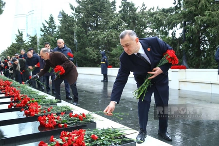 Dövlət və hökumət rəsmiləri Şəhidlər xiyabanını ziyarət ediblər (FOTO/YENİLƏNİB)