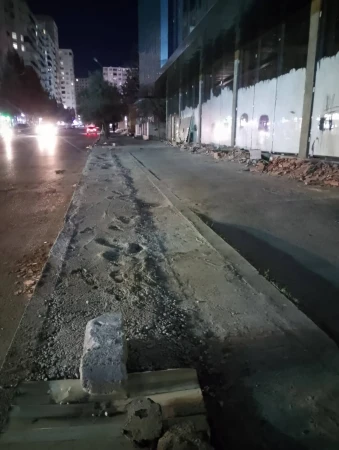Xırdalanda ağacları kəsib, yerini sürətlə betonlayırlar (FOTO)