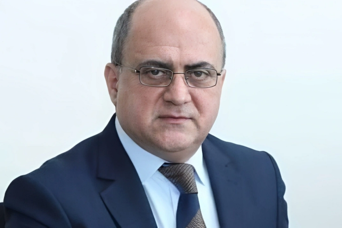 Vəli Əkbər vəzifəsindən ayrıldı