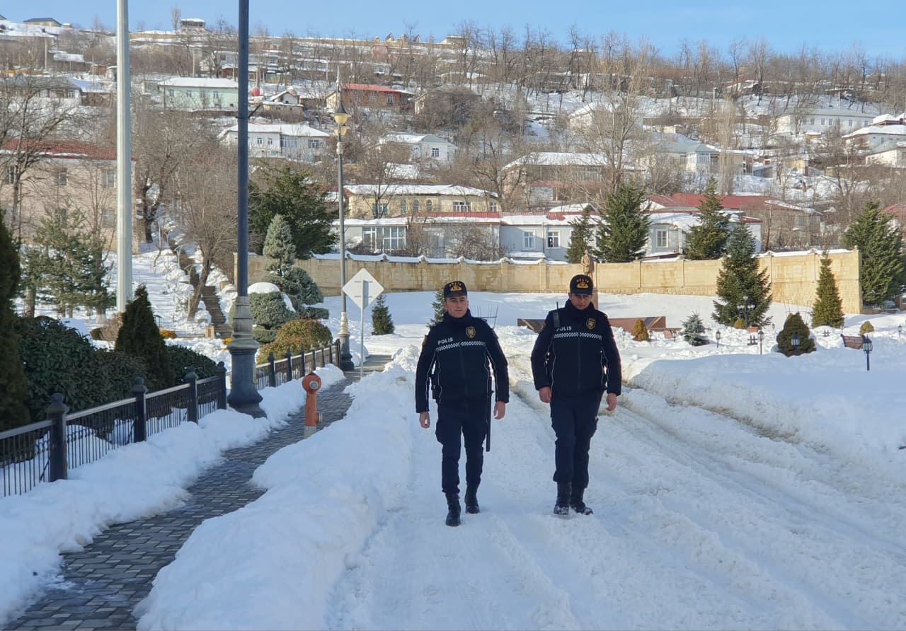 Lerikdə polis hava şəraiti ilə əlaqədar faziləsiz rejimdə fəaliyyətini davam etdirir (FOTO)