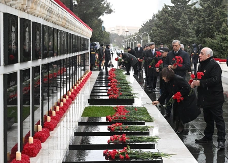 Dövlət və hökumət rəsmiləri Şəhidlər xiyabanını ziyarət ediblər (FOTO/YENİLƏNİB)