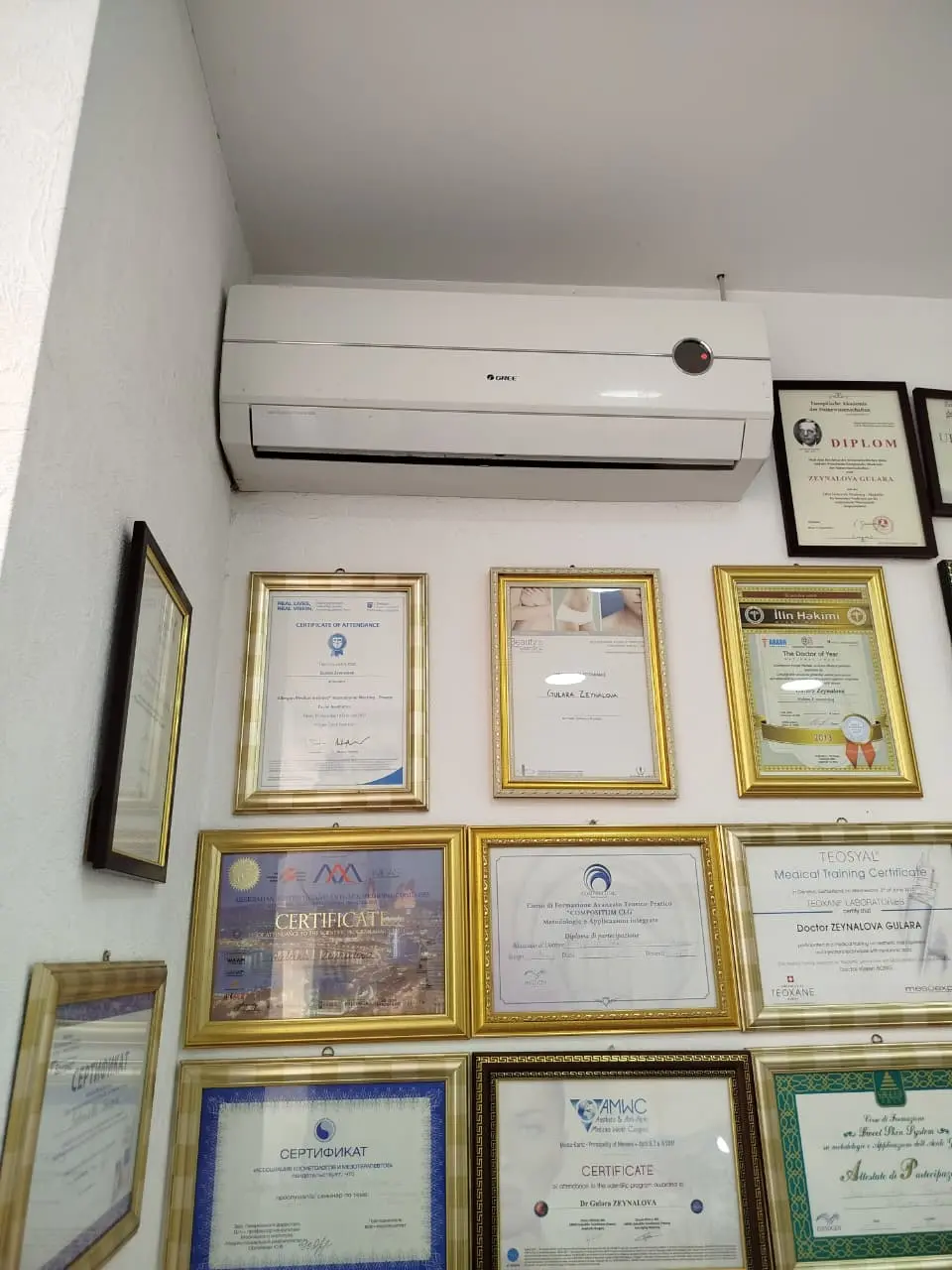 Gülarə Zeynalovanın klinikasının əşyaları müsadirə olunub (FOTO)