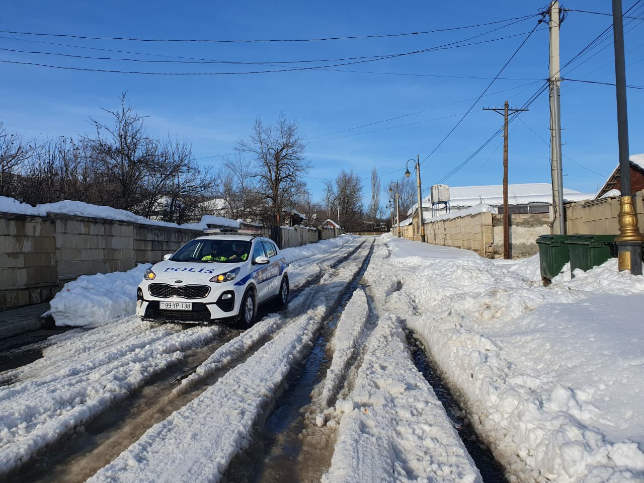 Lerikdə polis hava şəraiti ilə əlaqədar faziləsiz rejimdə fəaliyyətini davam etdirir (FOTO)