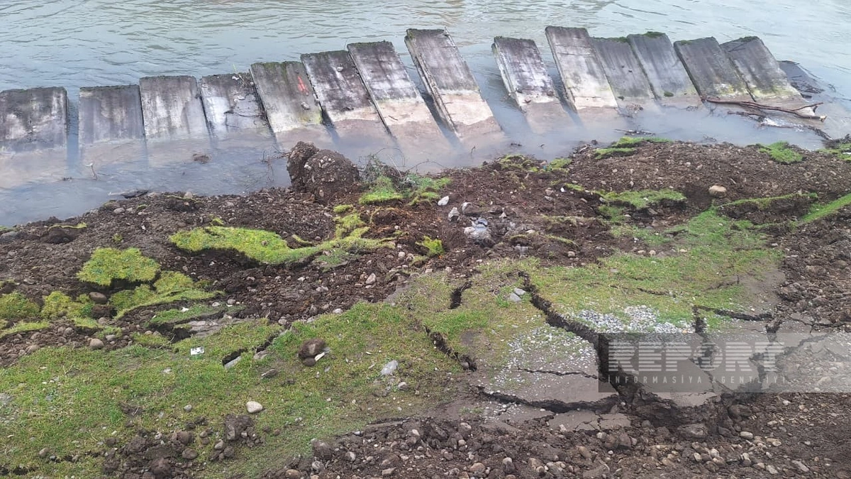 Astarada torpaq sürüşməsi: Ərazidəki çayın məcrası dəyişdirilir (FOTO)