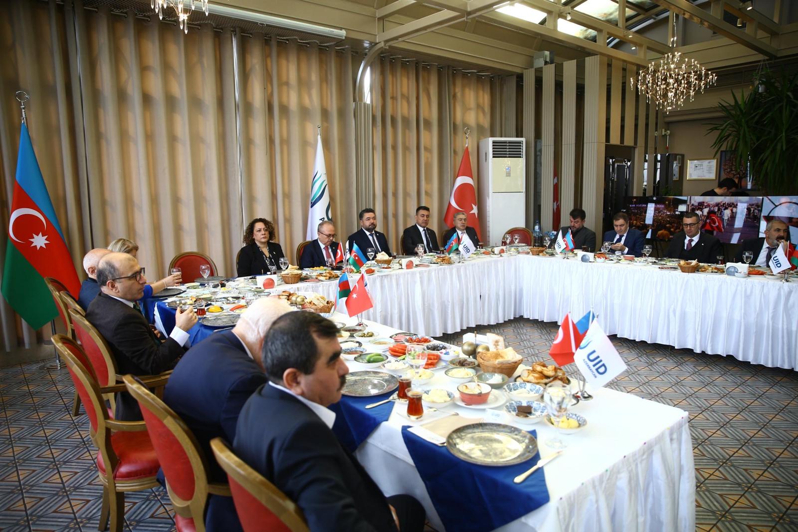 UİD Azərbaycan tərəfindən səhər yeməyi proqramı təşkil olundu (FOTO)