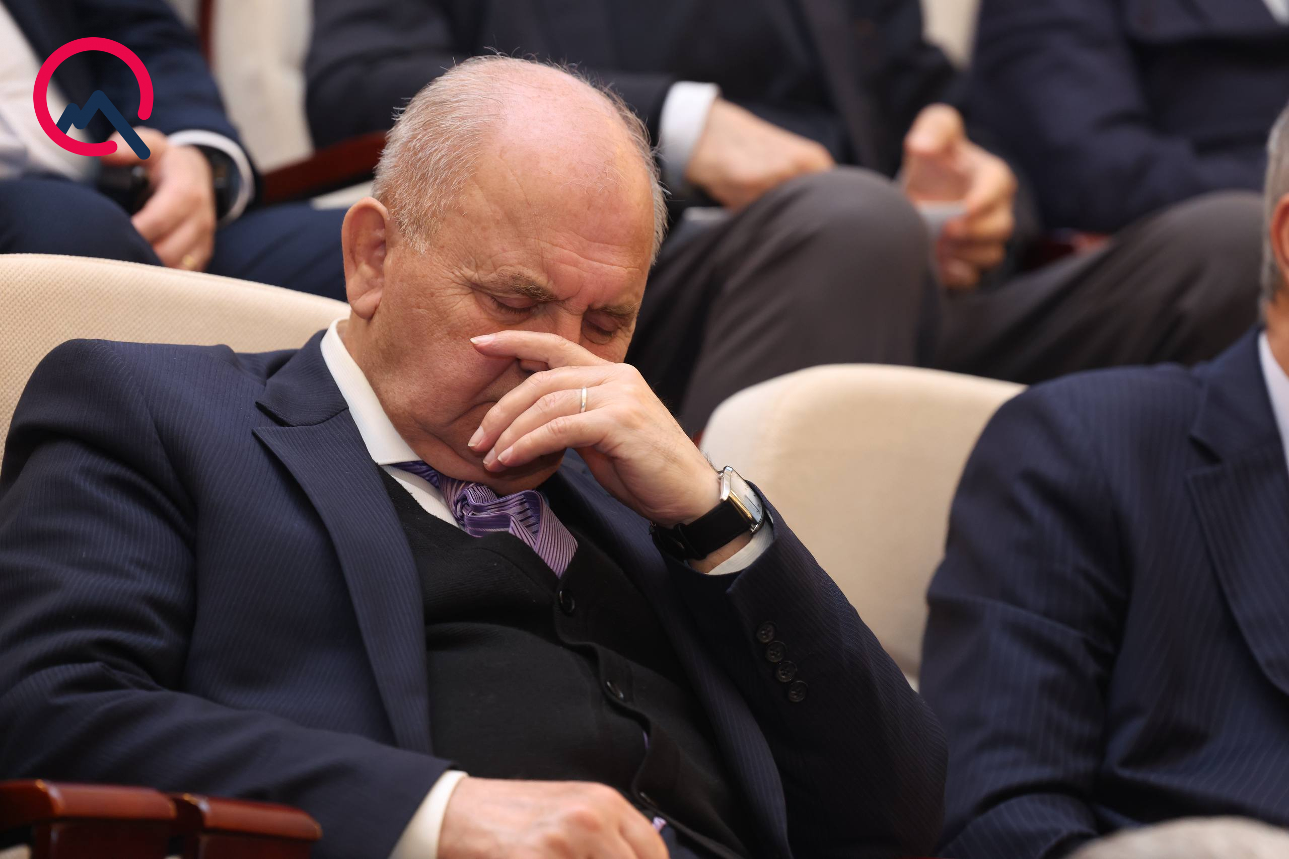 Mehdiyevi AMEA-dan çıxardacaqdılar, yatdılar - İclasdan maraqlı görüntülər (FOTO)