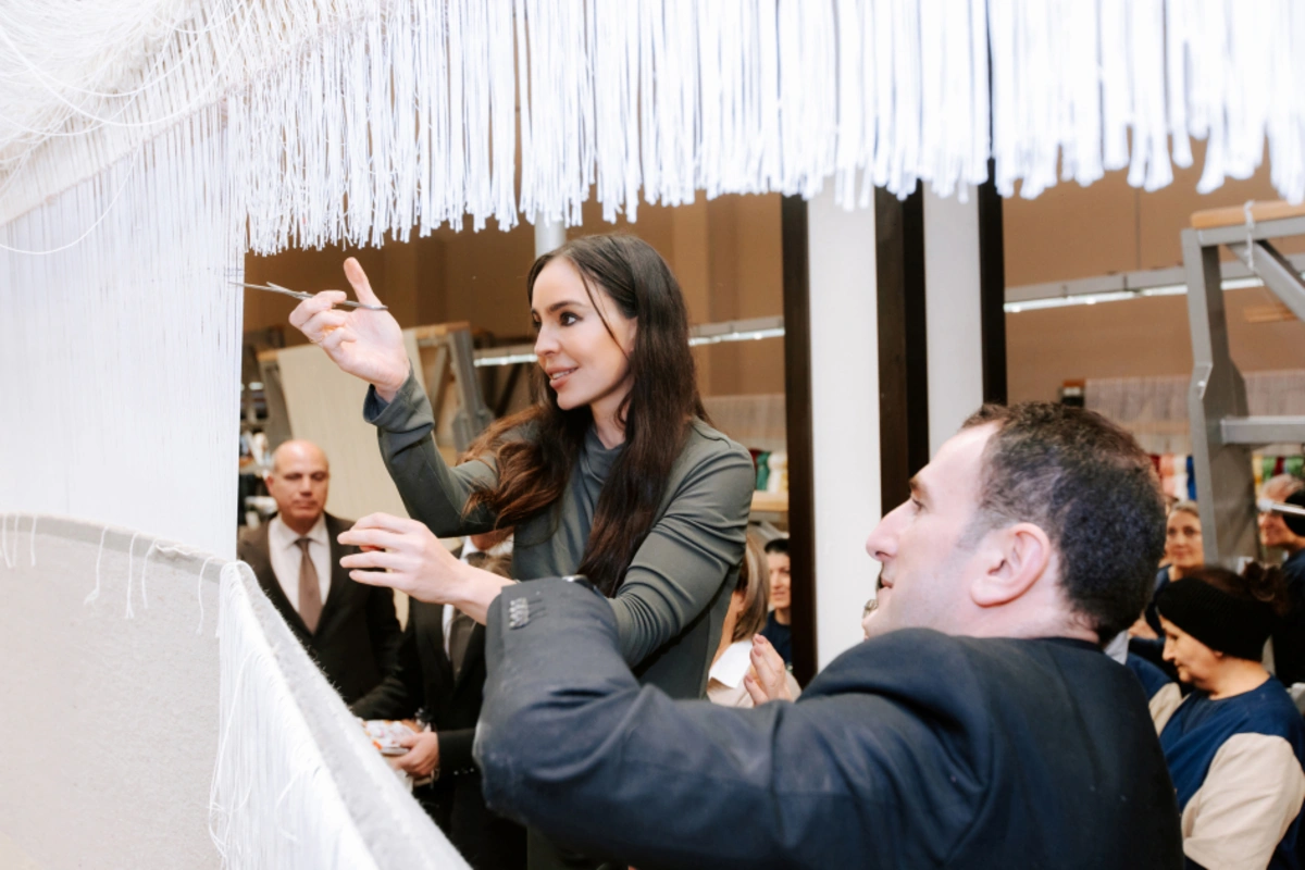 Şuşa məscidi üçün hazırlanan dairəvi əl xalçasının kəsim mərasimi oldu (FOTO)