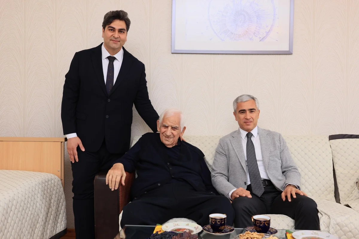 Anar Ələkbərov Nəriman Həsənzadəni evində ziyarət etdi (FOTO)