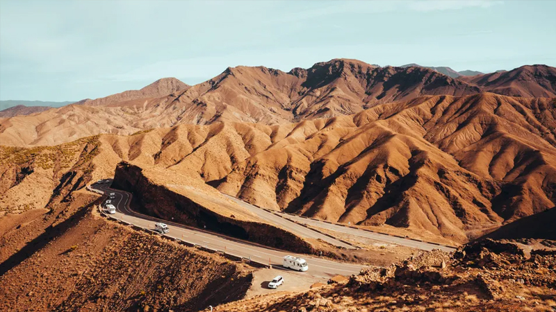 Alim təsadüfən olmamalı olduğu yerdə qəribə qədim tikililəri aşkar etdi